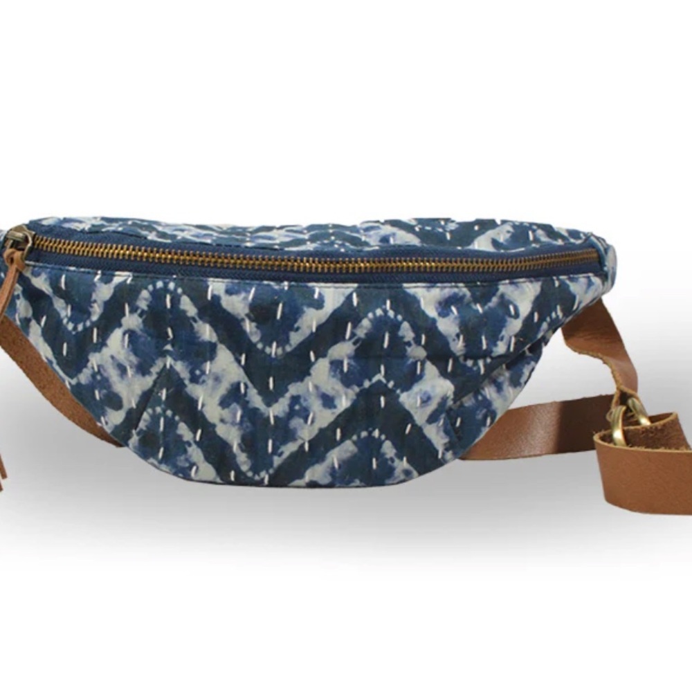 ANABAGLISH VIV KANTHA  HIP PACK SLING BAG BELT BAG TIE DYE WITH LEATHER STRAP - Picture 2 of 16